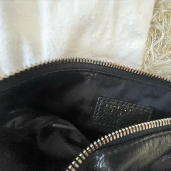 Zipper closure
Like New - Picture 5 of 7